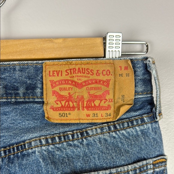 Levi's Classic 501 Button Fly Blue Straight Jeans Classic Fit - Picture 12 of 13